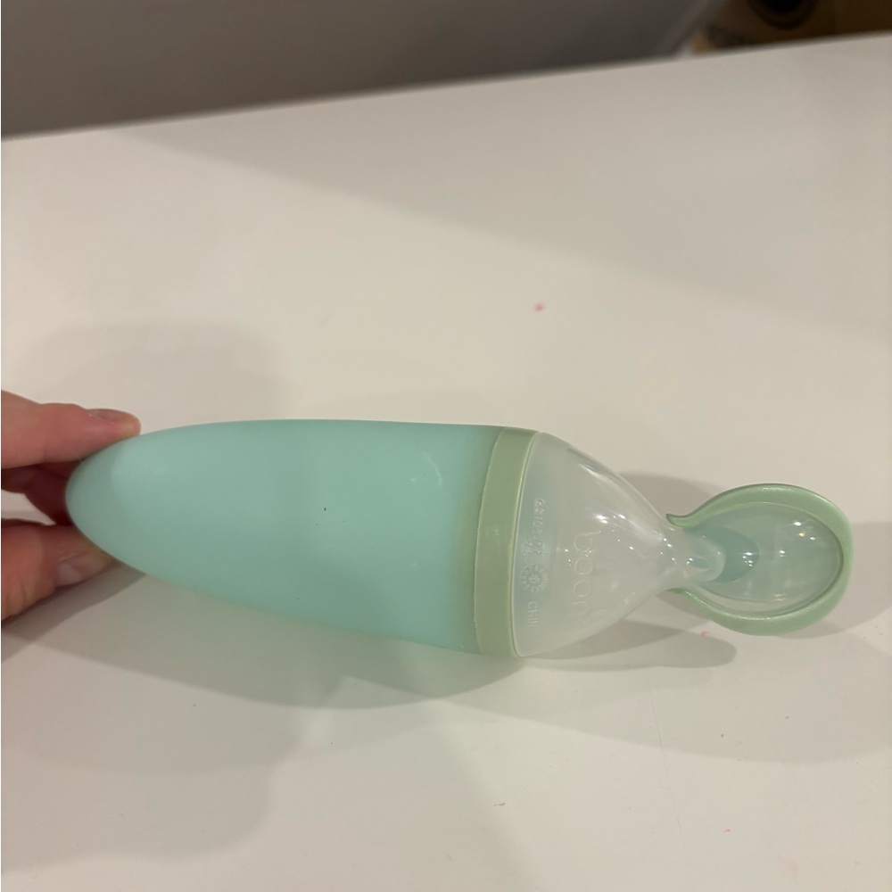 Silicone baby food feeder